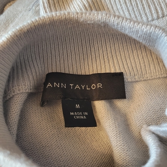Ann Taylor Silver Gray Button Shoulder Sweater Size Medium - Picture 6 of 6